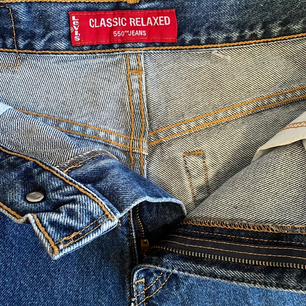 Levi’s 550 Denim Shorts - Picture 5 of 10